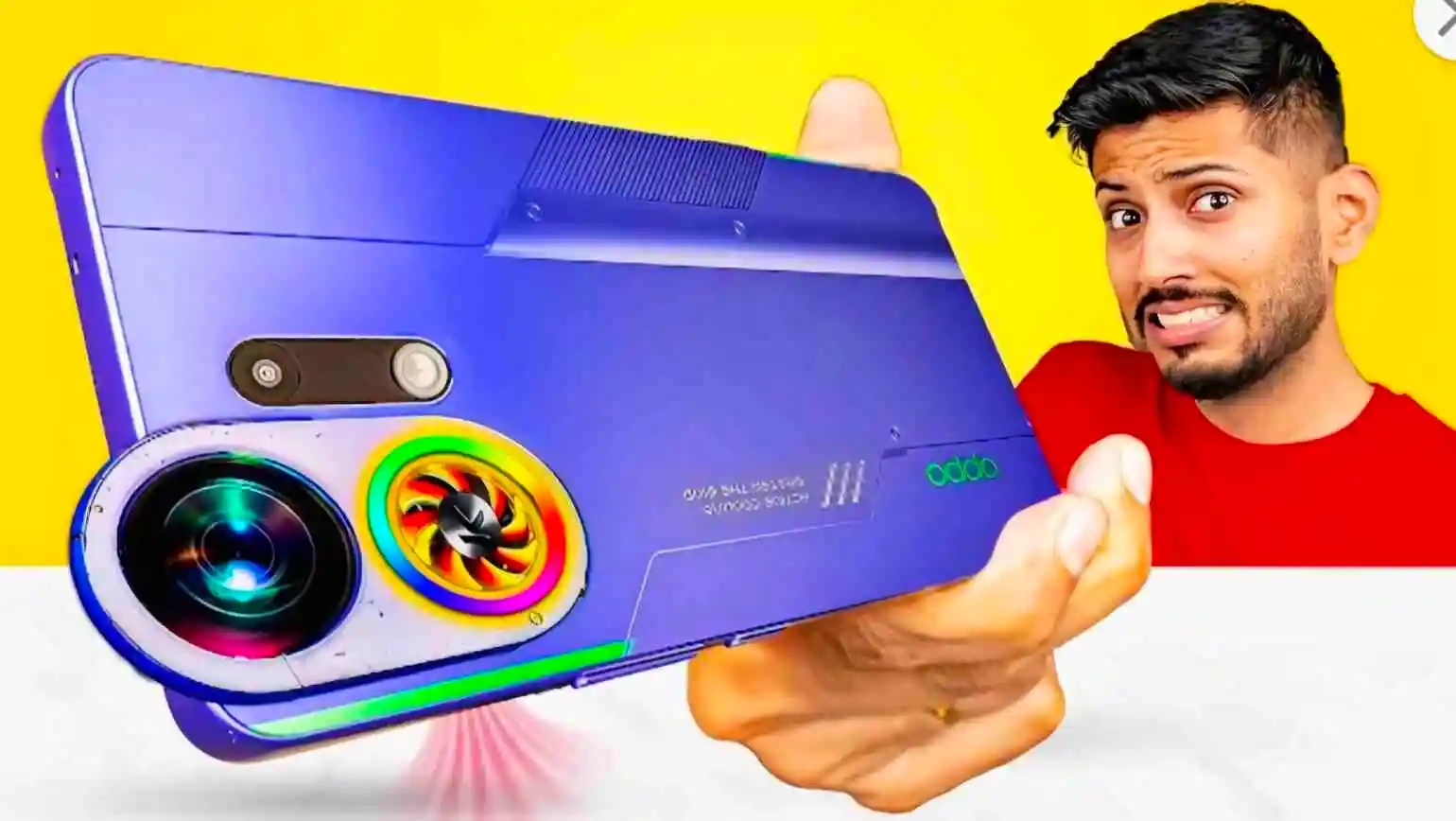 Oppo K13 Turbo Pro स्मार्टफोन सिल्वर नाइट कलर में (Oppo K13 Turbo Pro in Silver Knight color)