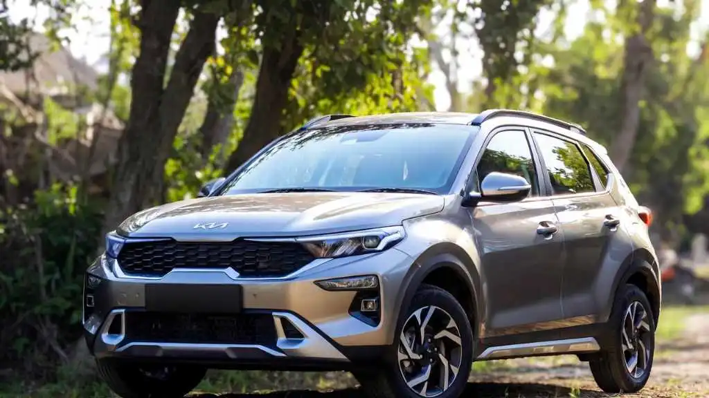 Kia Sonet : छोटी SUV का बड़ा धमाका, देखिए क्यों है ये मिडिल क्लास की पहली पसंद!